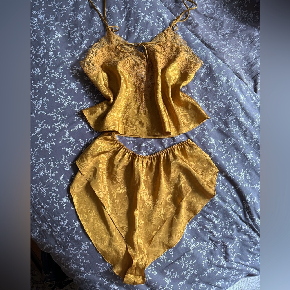 Gold Label - Victoria Secret Pajama Lounge Set